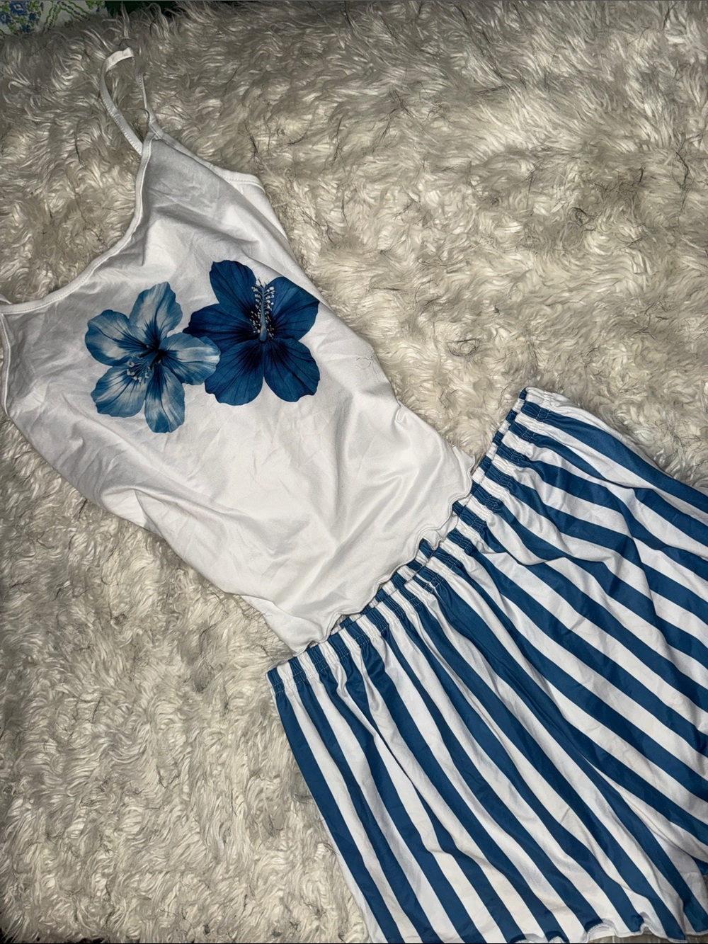 Woman's White and Blue Floral Blue and White lounge set! New in package!